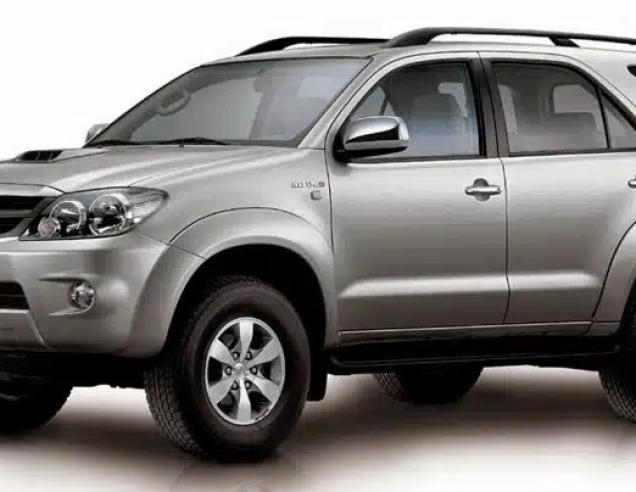 Alfombrillas de coche Toyota Fortuner (2004-2015)